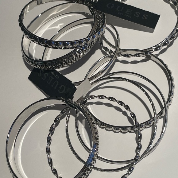 GUESS Textured 5 Pcs Bracelet Set - Picture 2 of 8